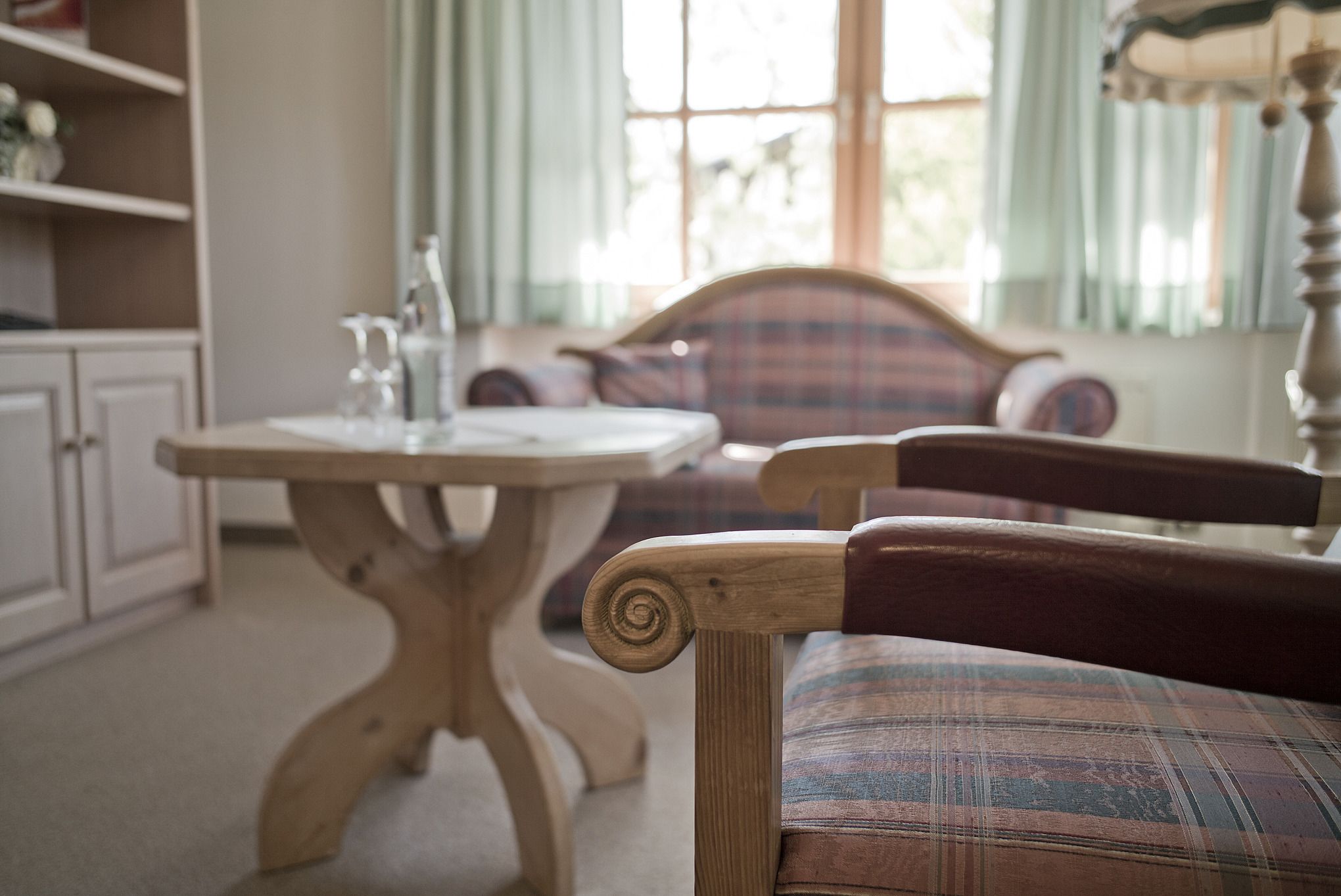 Luxury-Doppelzimmer, 1 Schlafzimmer, Bergseite | Wohnbereich | Flachbildfernseher