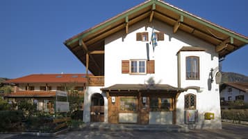 Vista frontal de la propiedad