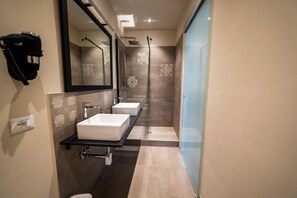 Phòng Deluxe | Bộ đồ giường cao cấp, chăn bông 