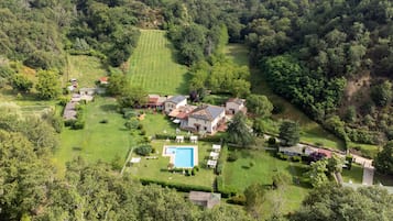 Piscina stagionale all'aperto, una piscina in terrazza