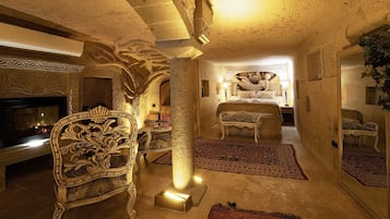 Presidential Double Room | Soundproofing, iron/ironing board, free WiFi, bed sheets