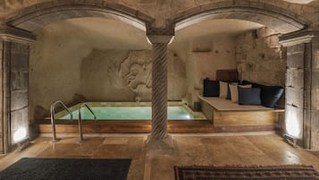 Exclusive Double Room | Kalis bunyi, seterika/papan seterika, Wi-fi percuma, cadar katil