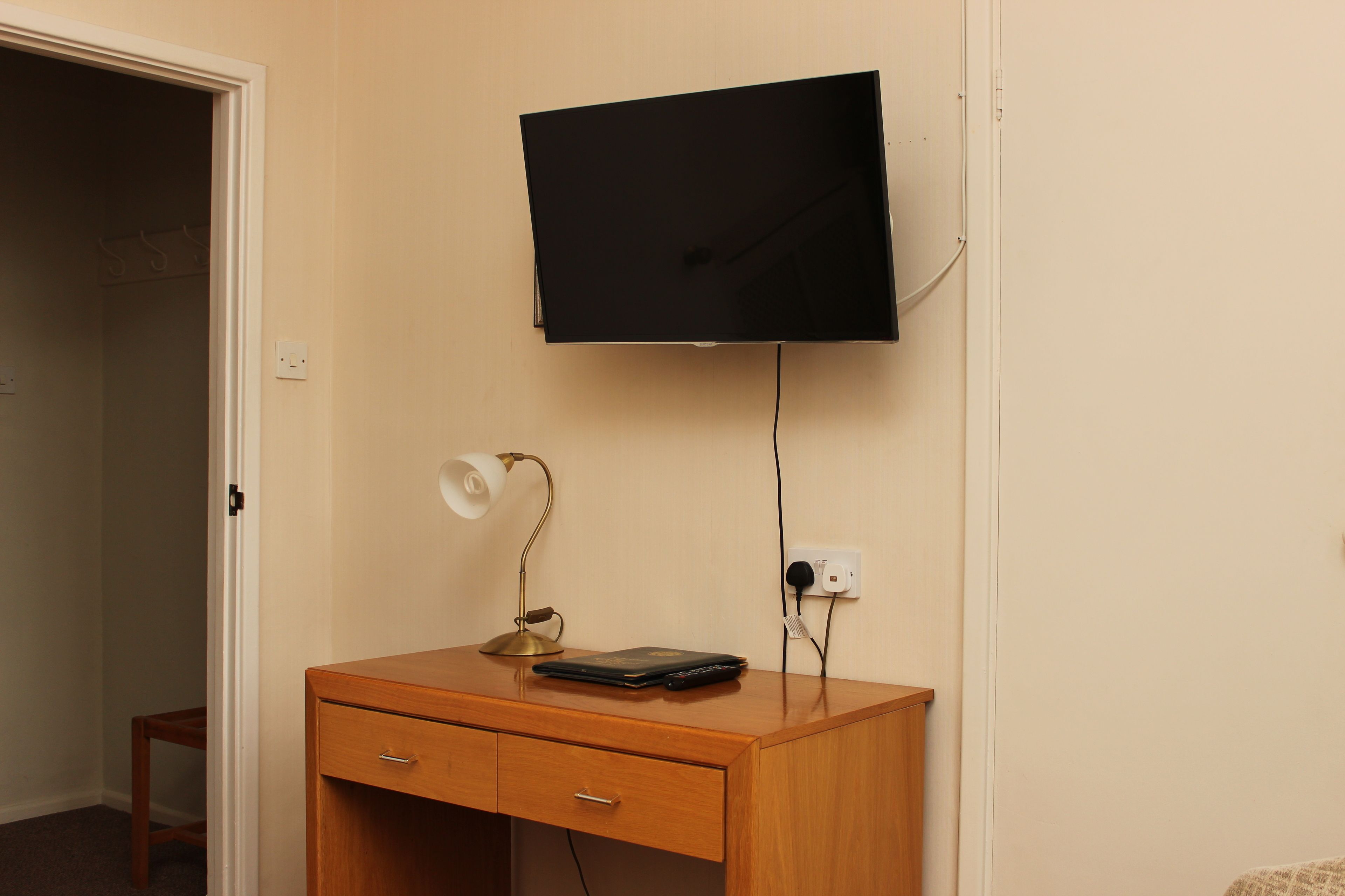 double room single use | egyptian cotton sheets, desk, iron/ironing board, cots/infant beds