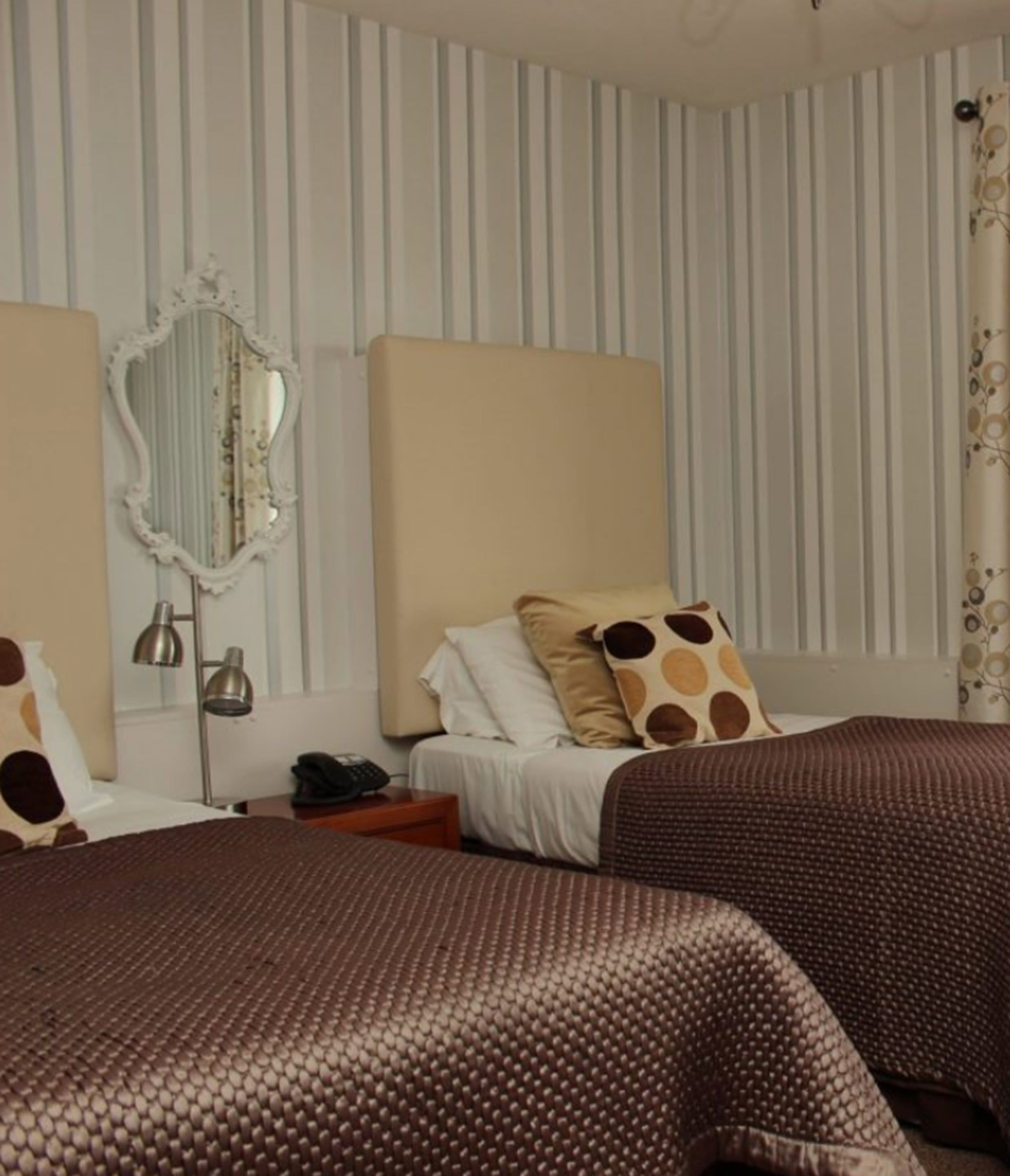 Twin Room | Egyptian cotton sheets, desk, iron/ironing board, cribs/infant beds