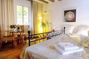 浪漫双人房, 独立浴室 | 防过敏的被褥、羽绒被、迷你吧、特色装修