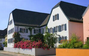 Front of property - RheinRiver Guesthouse - Direkt am Rhein (Leverkusen)