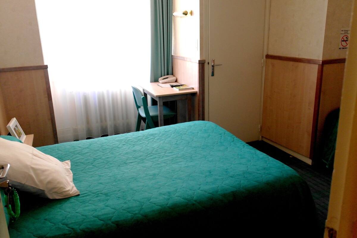 Standard Double Room | Desk, soundproofing, cribs (free), rollaway beds (surcharge)