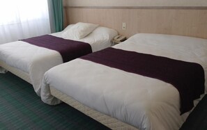 Desk, soundproofing, free cots/infant beds, rollaway beds - Hôtel Le Palous (Baraqueville)