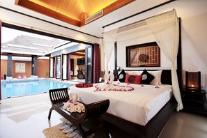 2 Bedrooms Private Pool Villa | 2 soverom, safe på rommet, blendingsgardiner og strykejern/-brett