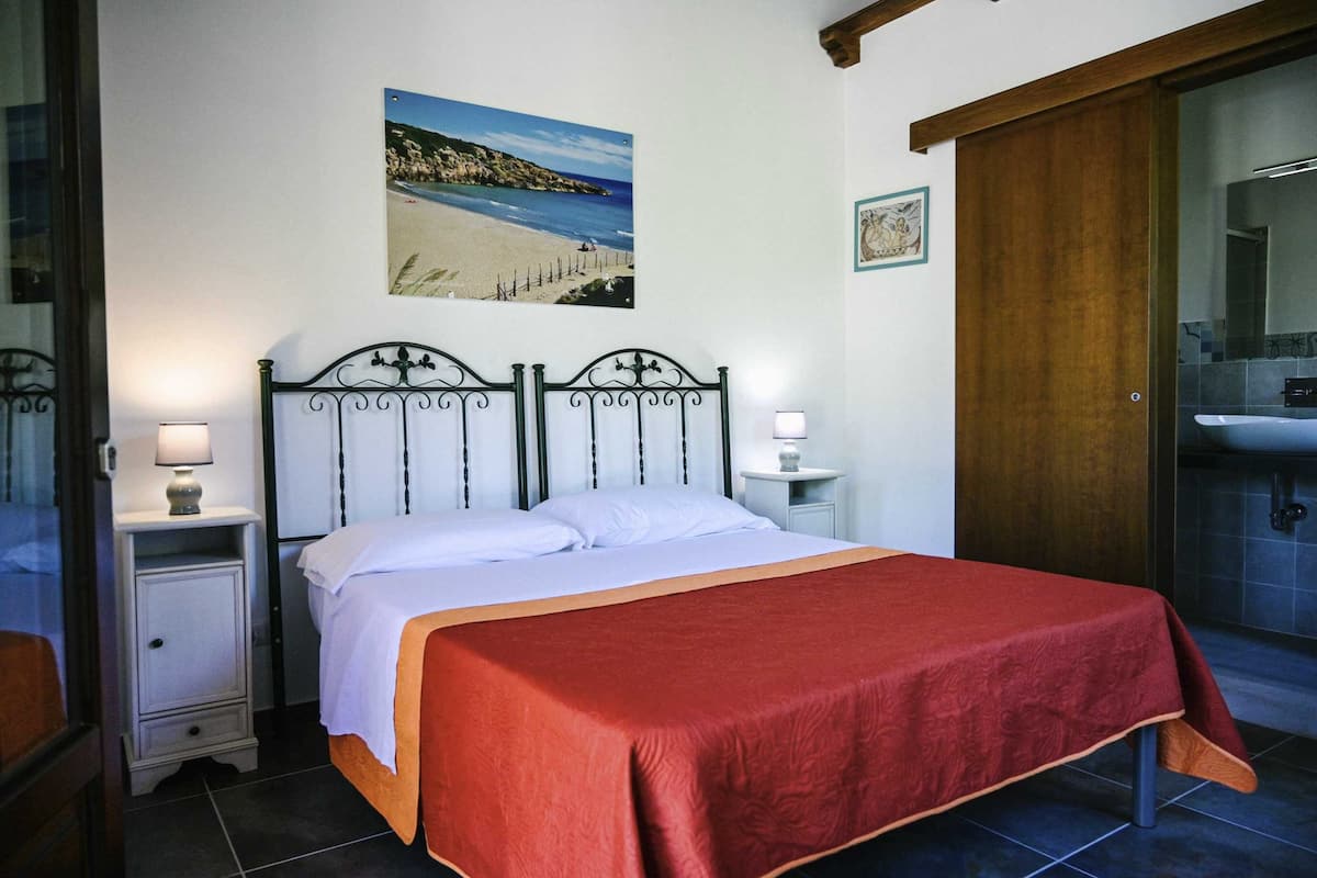 Premium bedding, soundproofing, free WiFi, bed sheets