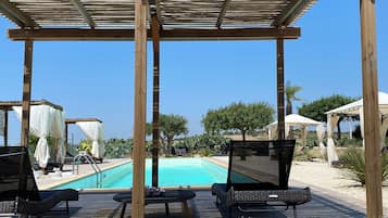 Udendørs pool, gratis hytter, liggestole