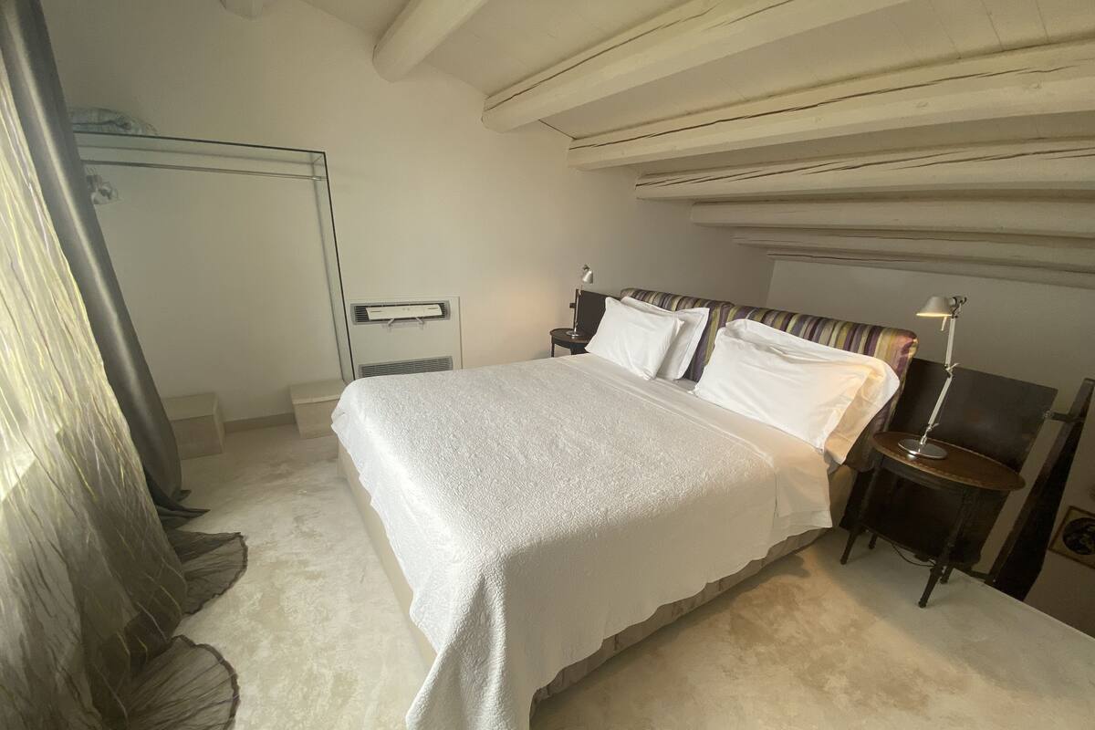Suite (Lentischio) | Sengetøy av topp kvalitet, minibar, safe på rommet og skrivebord