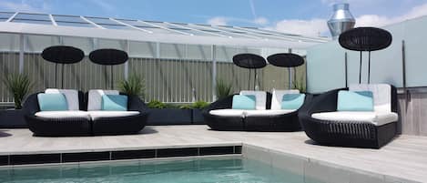 Outdoor pool, pool loungers