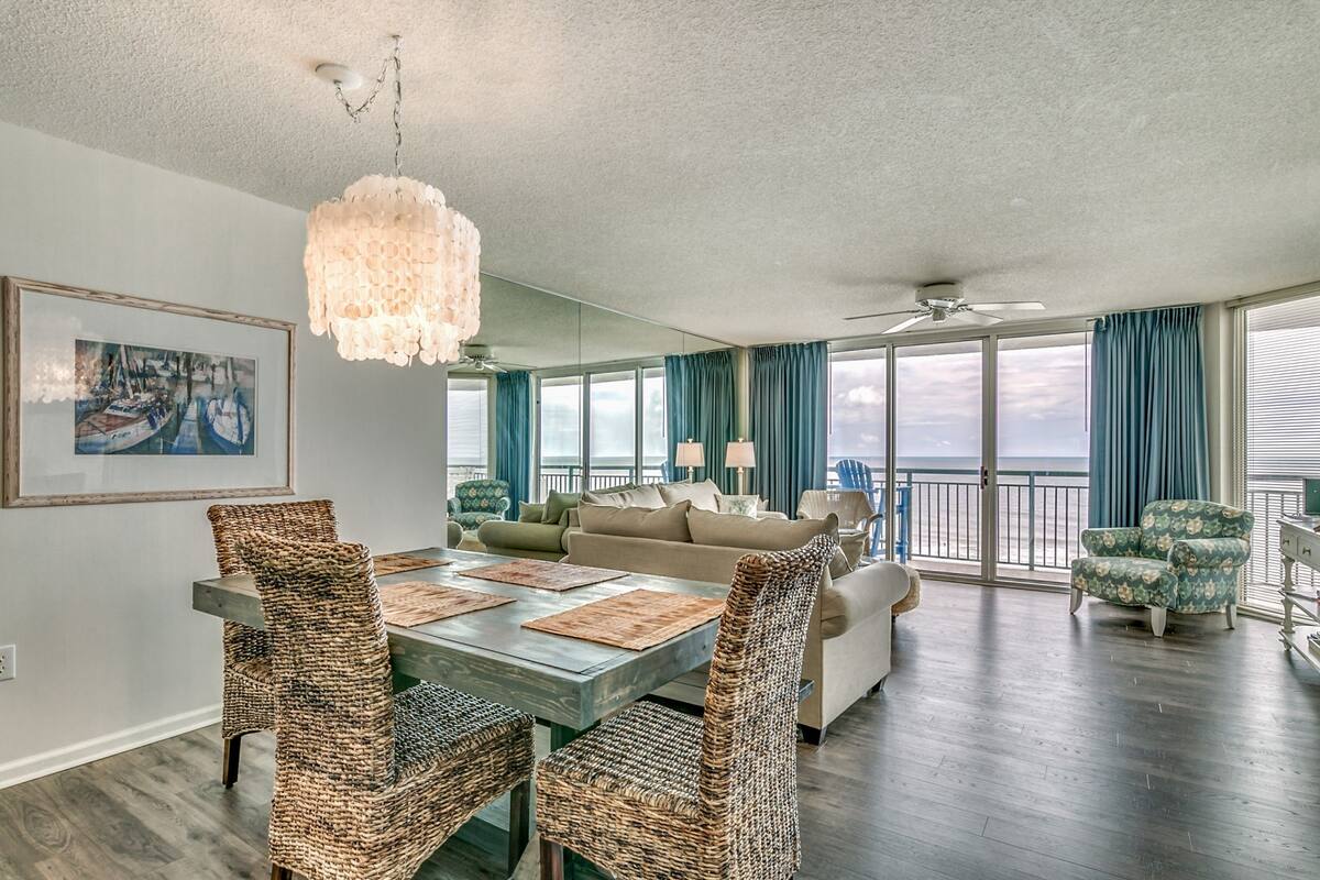 Panoramic Condo, 3 Bedrooms, Balcony, Ocean View | In-room dining