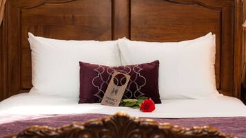 Romantic Room, 1 Queen Bed, Jetted Tub | Premium bedding, desk, iron/ironing board (on request), WiFi (free)