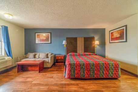 Desk, iron/ironing board, free WiFi, bed sheets