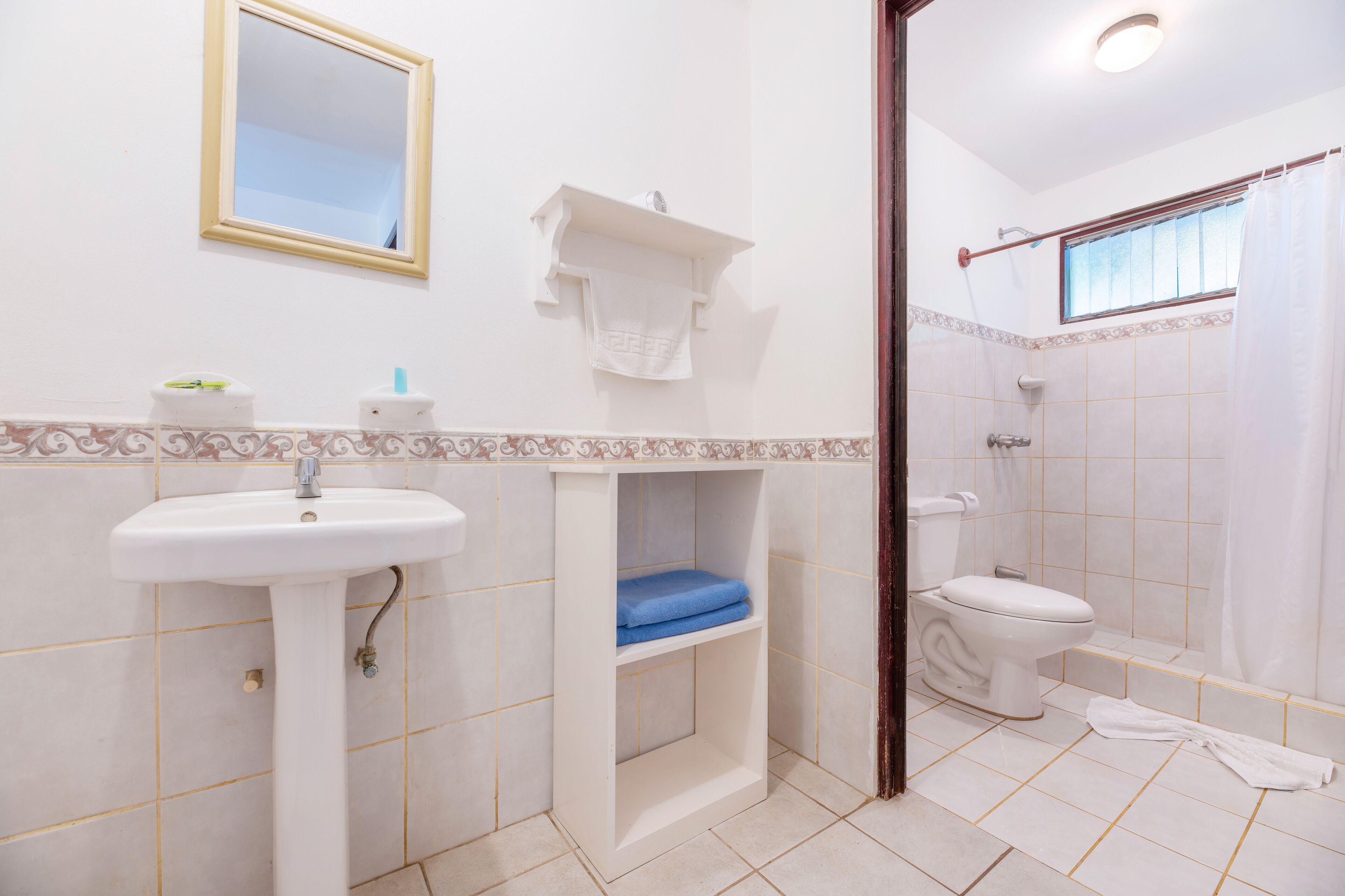 superior villa | bathroom | shower, free toiletries, hair dryer, towels