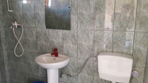 Buồng tắm vòi sen, đồ dùng nhà tắm miễn phí 
