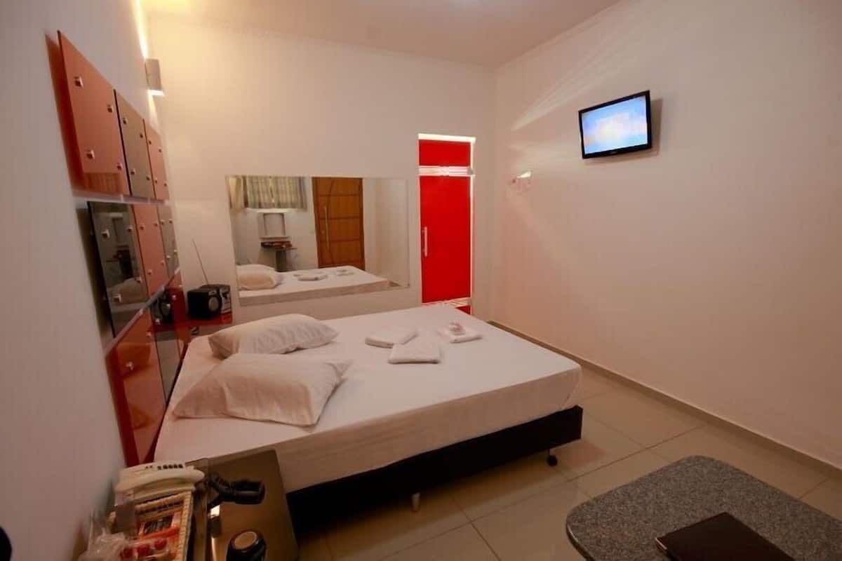Room (Charm) | Minibar