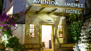 Front of property – evening/night - Hotel Avenida Jimenez (Bogotá)