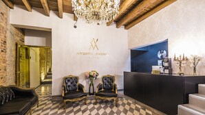 Reception - Hotel Avenida Jimenez (Bogotá)