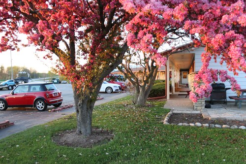  Random Lake Motel (RLM)