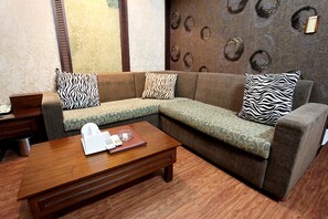 TV màn hình phẳng, sàn nhà có sưởi 