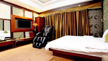 Blackout curtains, free WiFi, bed sheets