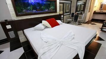 Room (Xanadu) | Minibar, individually decorated, individually furnished