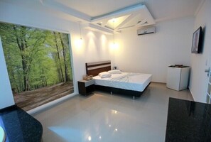 Suite, Jetted Tub | Minibar, individually decorated, individually furnished, blackout drapes