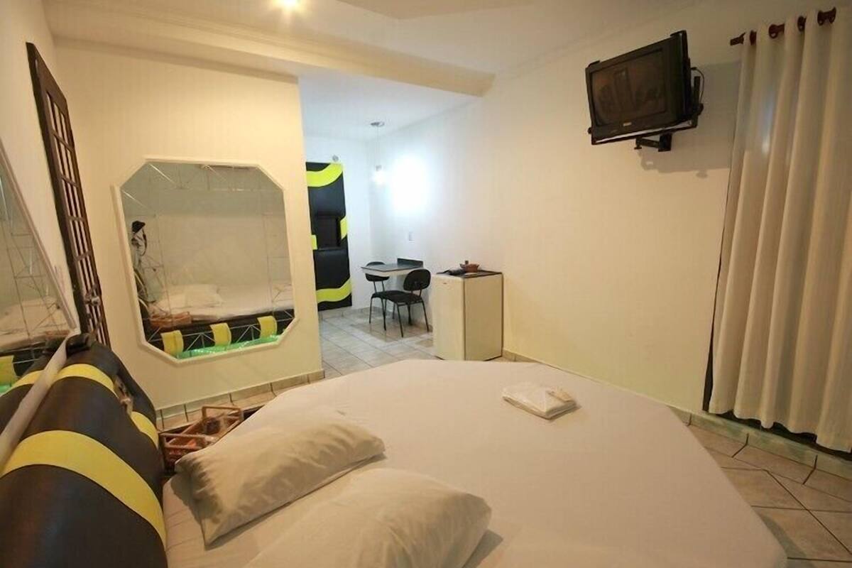Classic Room | Minibar, individually decorated, individually furnished, blackout drapes