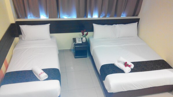 Family Room (Window) | Meja, Wi-fi percuma, cadar katil