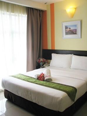 Deluxe With Window | Desk, free WiFi, bed sheets - Sun Inns Hotel Pasir Penambang (Kuala Selangor)