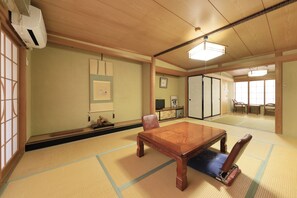 In-room safe, desk, blackout curtains, free WiFi - Yudanaka Seifuso (Yamanouchi)