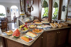 Free daily buffet breakfast