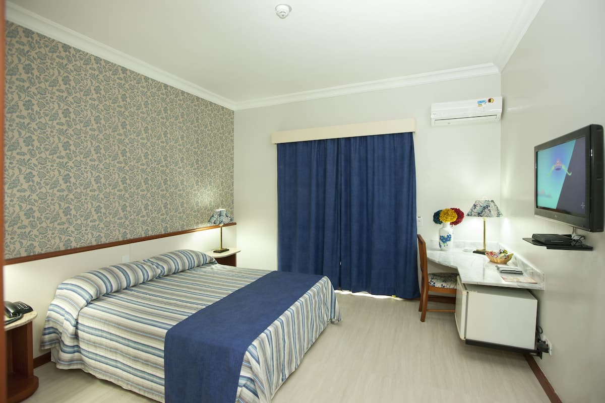 Double Room | Minibar, desk, blackout drapes, free WiFi