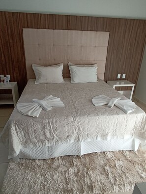 Egyptian cotton sheets, premium bedding, minibar, in-room safe - Hotel Redentor (Santa Vitoria)