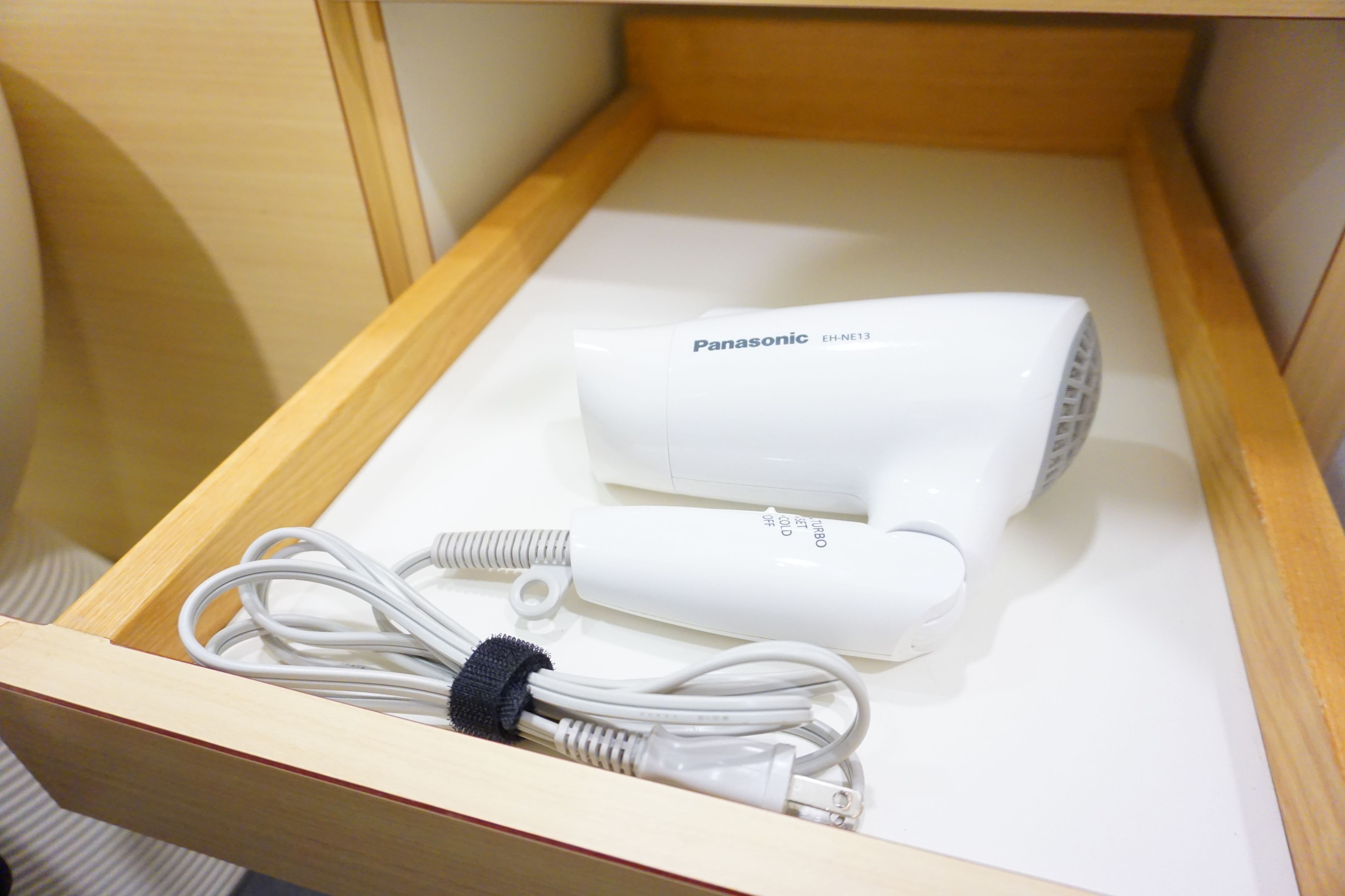 combined shower/bathtub, free toiletries, hair dryer, slippers