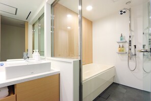 Down comforters, iron/ironing board, free WiFi, bed sheets - Hakata Tokyu REI Hotel (Fukuoka)