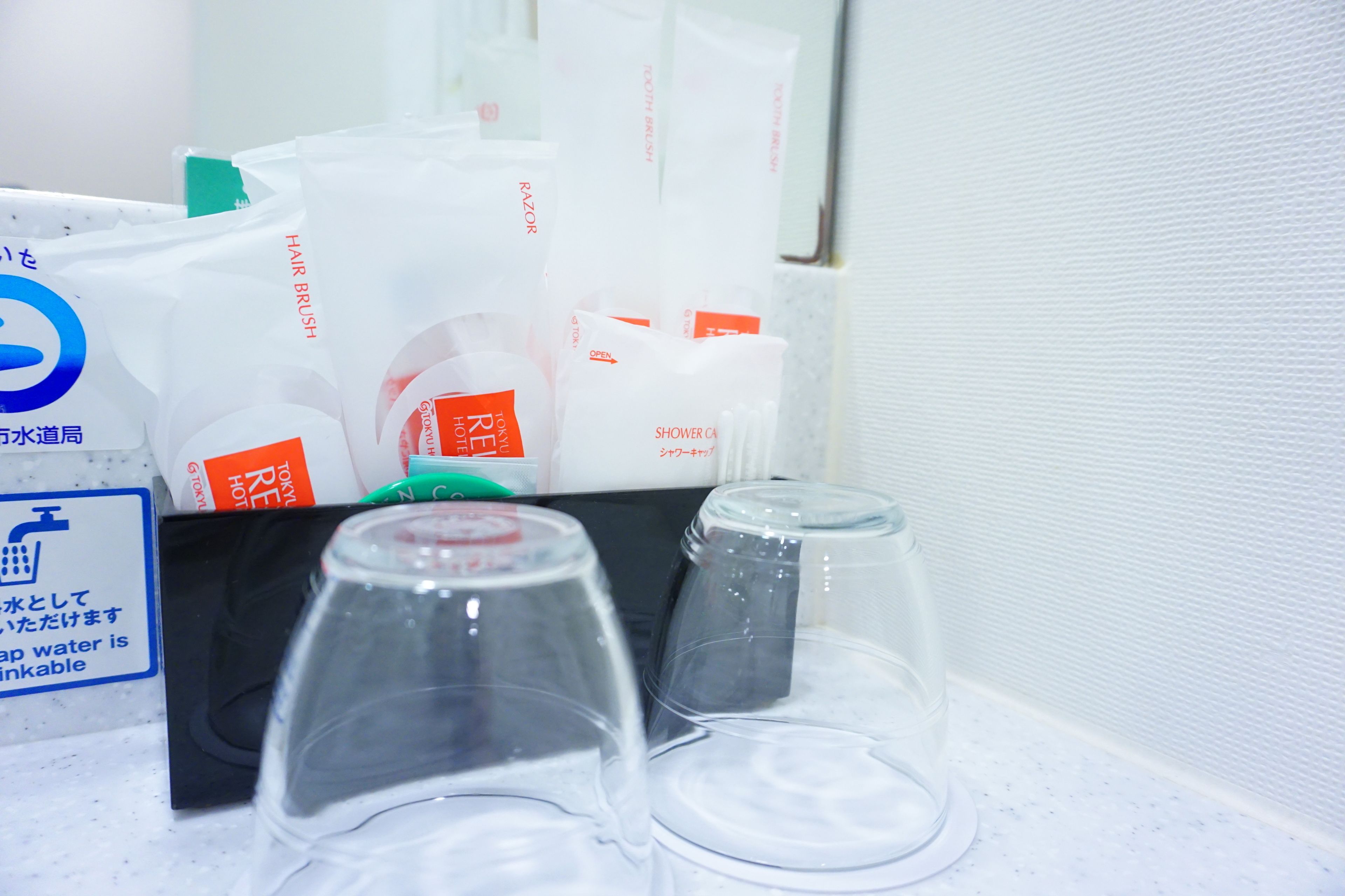 combined shower/bathtub, free toiletries, hair dryer, slippers