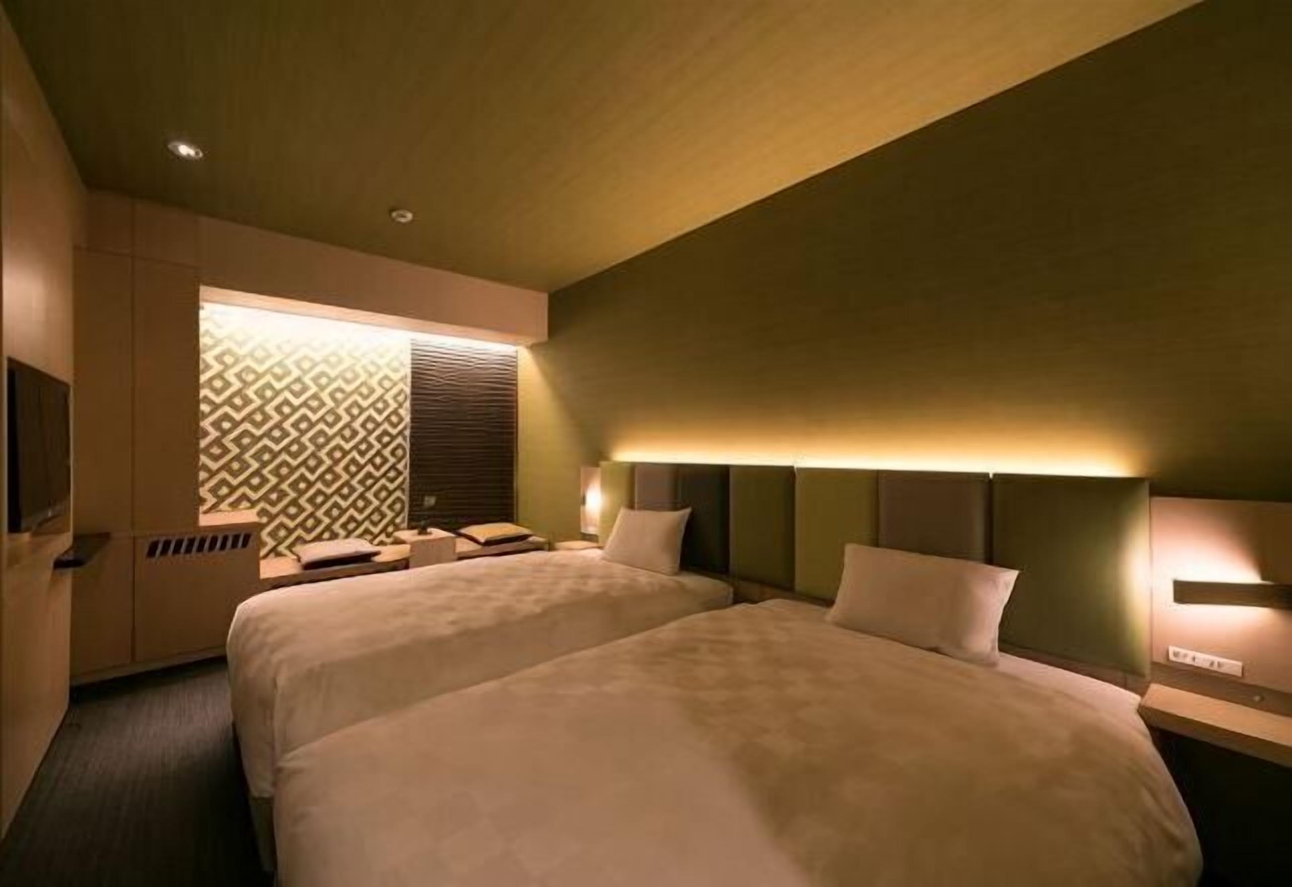 Down duvets, iron/ironing board, free WiFi, bed sheets