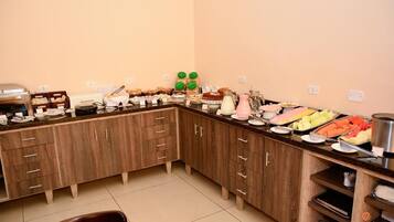 Free daily buffet breakfast