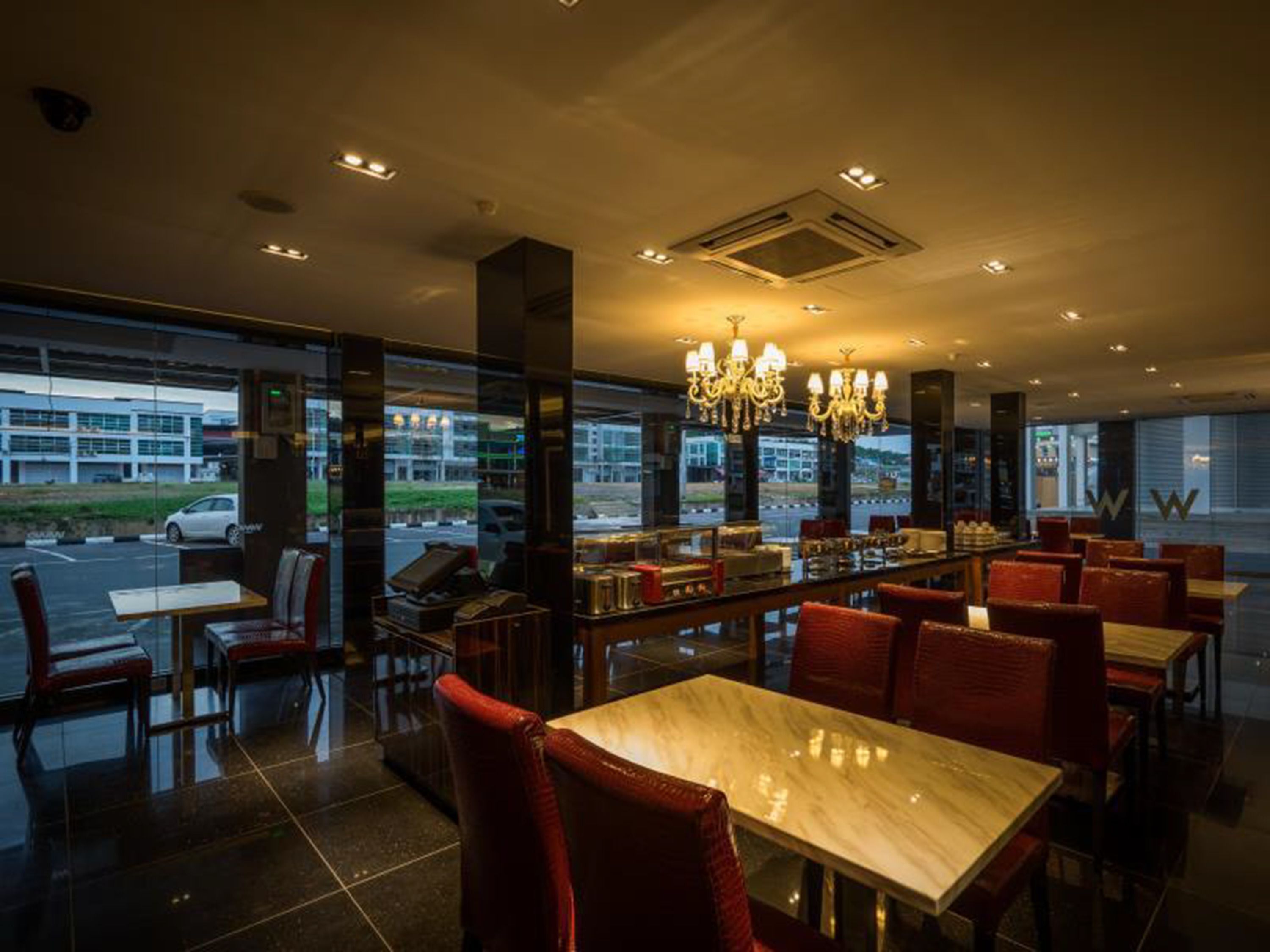 Breakfast, lunch, dinner served; international cuisine 