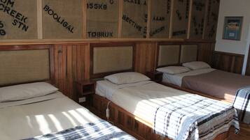 Economy Quadruple Room | Pemandangan dari bilik