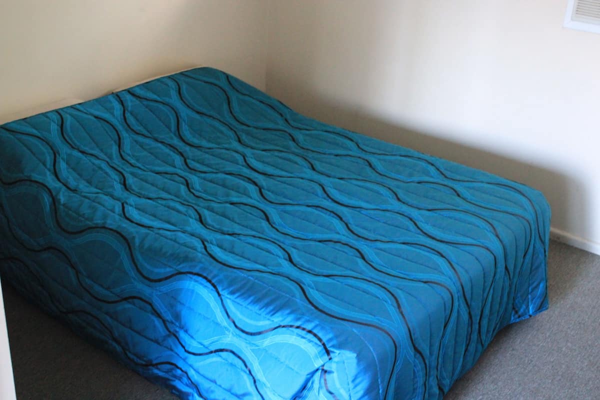 Economy Double Room | Minibar, iron/ironing board, free WiFi, bed sheets