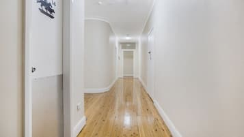 雙床房 (Pet Friendly) | 迷你吧、熨斗/熨衣板、免費無線上網、床單