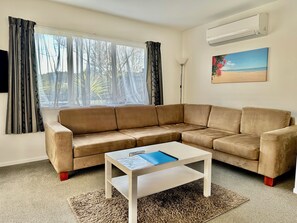 Suite, 2 Bedrooms, Jetted Tub | Living area