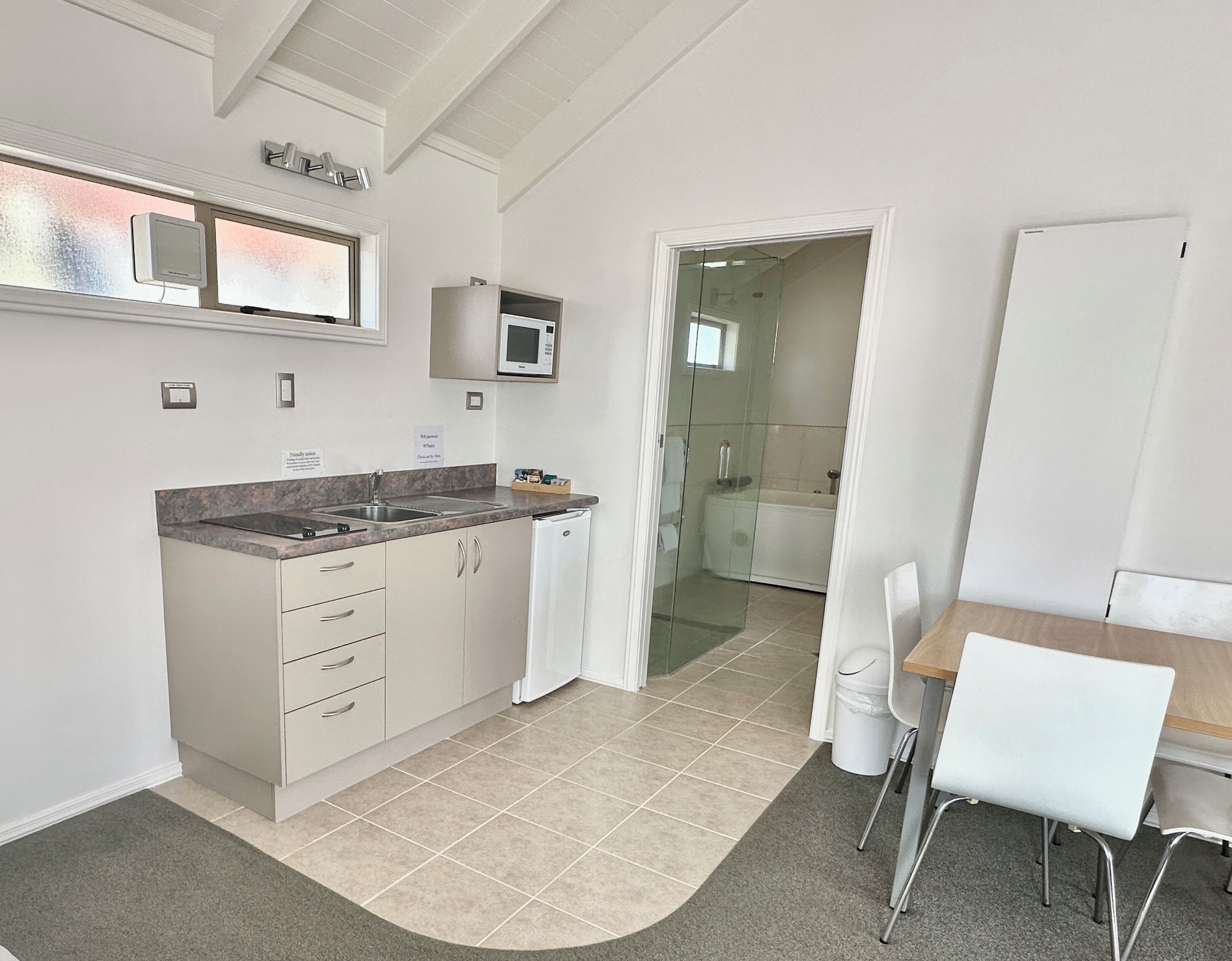 Premium Suite, 1 Bedroom | Private kitchen