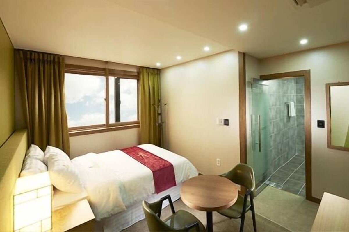 Standard Room | Blackout drapes, free WiFi
