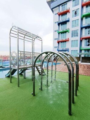 Children's play area - outdoor - V8 Hotel (Johor Bahru)
